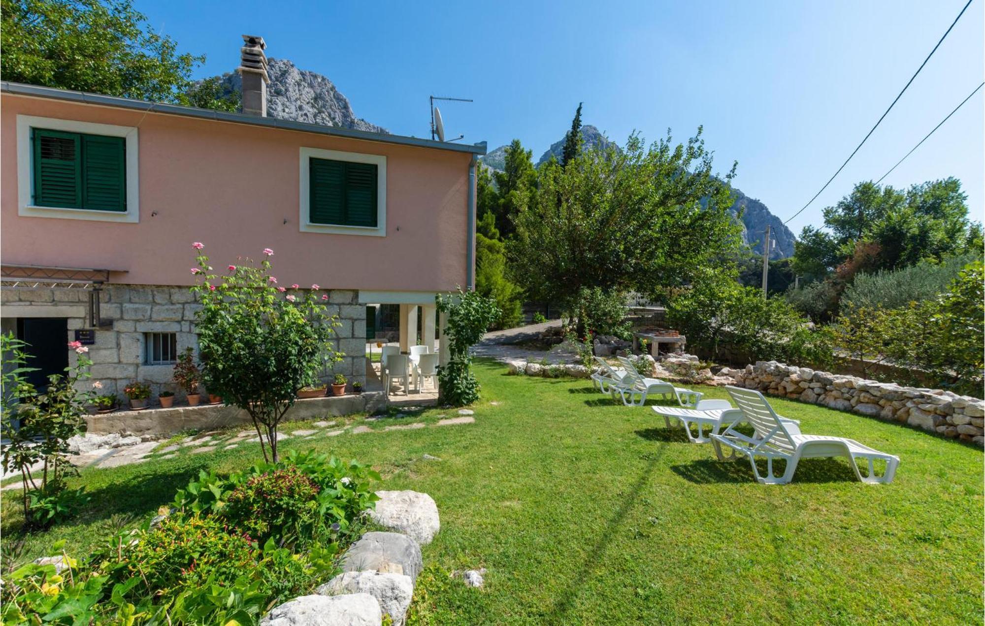 Lovely Apartment In Omis With Kitchen Exterior photo