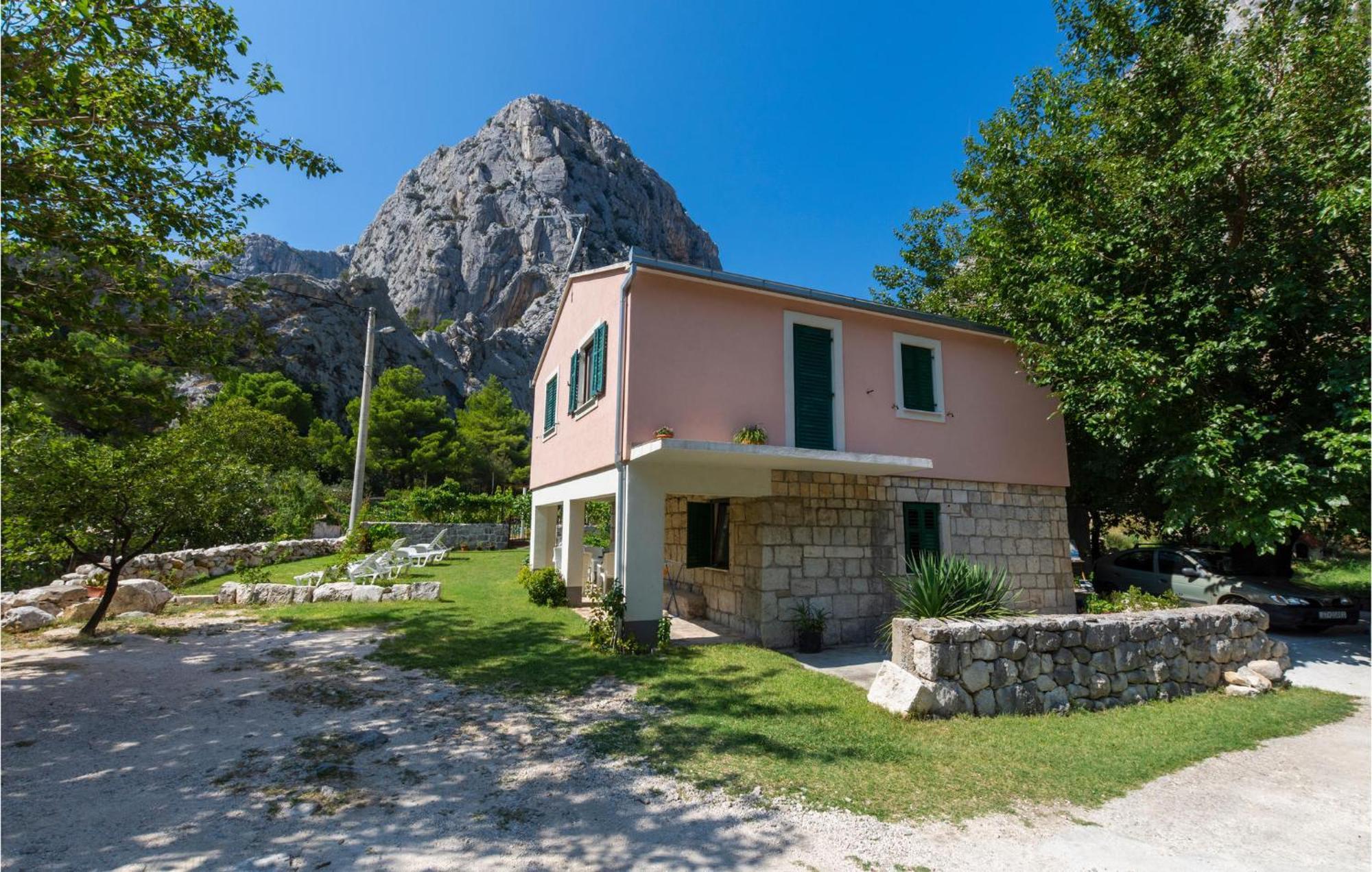 Lovely Apartment In Omis With Kitchen Exterior photo