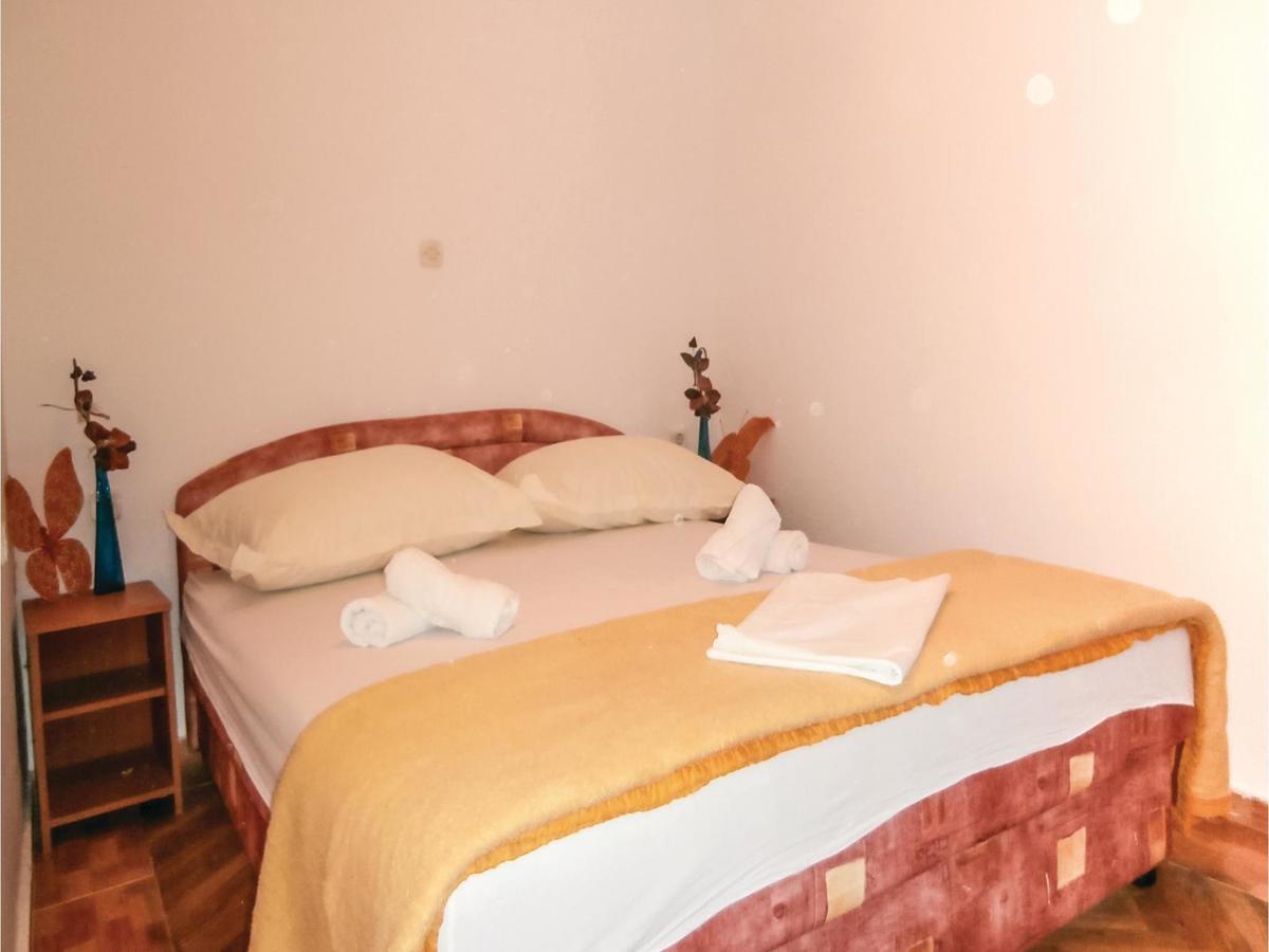Lovely Apartment In Omis With Kitchen Exterior photo